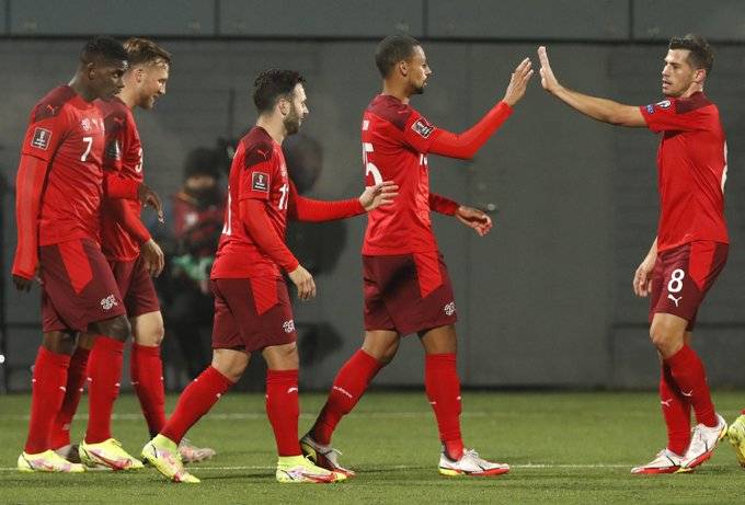 包含瑞士客场战胜立陶宛，:轻取三分的词条