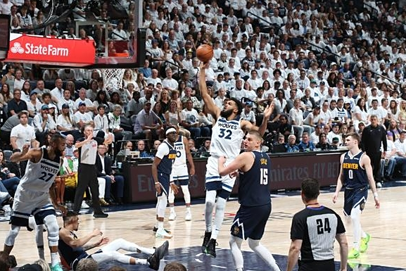 掘金客场擒下尼克斯，约基奇发挥出色