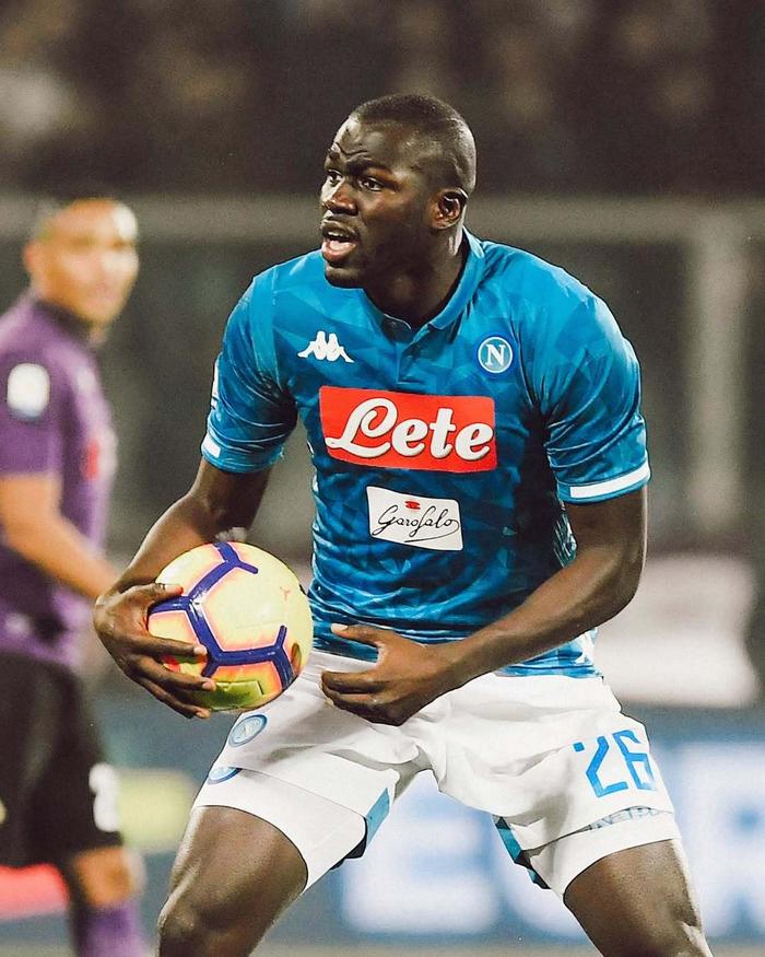 那不勒斯客场对阵佛罗伦萨，争夺三分的简单介绍