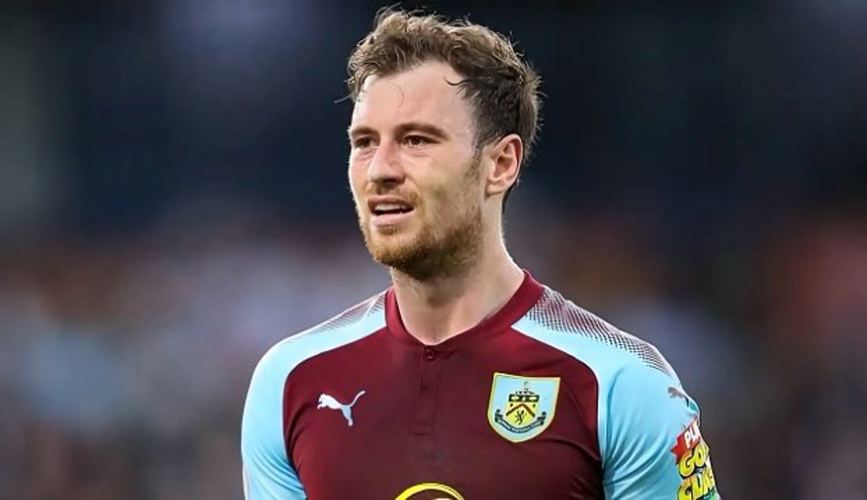 包含伯恩利前锋荣获本轮最佳球员，表现抢眼的词条