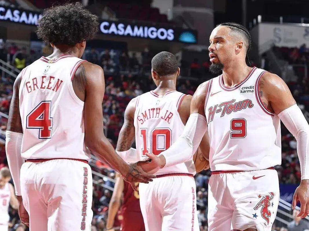 雷火电竞下载-火箭击败马刺，获得南部赛区霸主