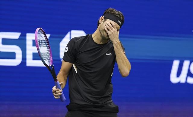 雷火电竞网站-球场火爆！现场观众呐喊声震耳欲聋