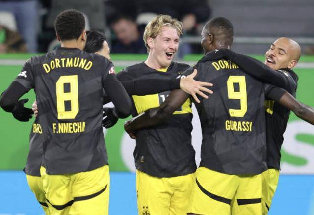 多特蒙德球员们合作默契，取得不败战绩的简单介绍