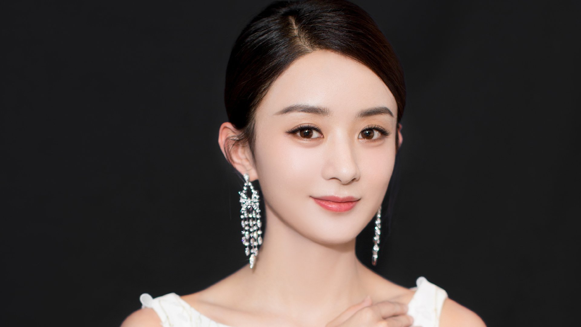 雷火电竞入驻-烽火连城，杰伦格林冠军基因觉醒，76人破局广厦铁血防线